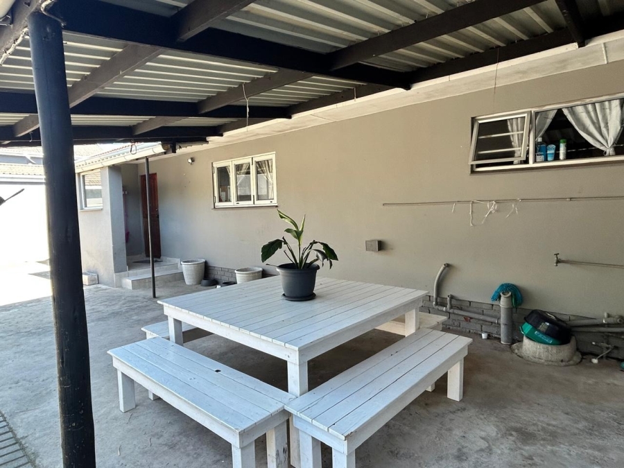 5 Bedroom Property for Sale in Sunrise On Sea Eastern Cape